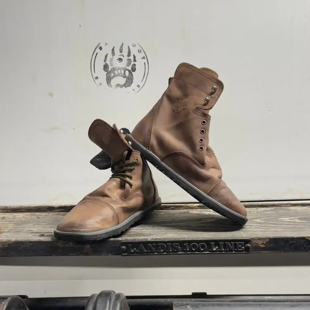 Bearly Used Footwear - Image 29