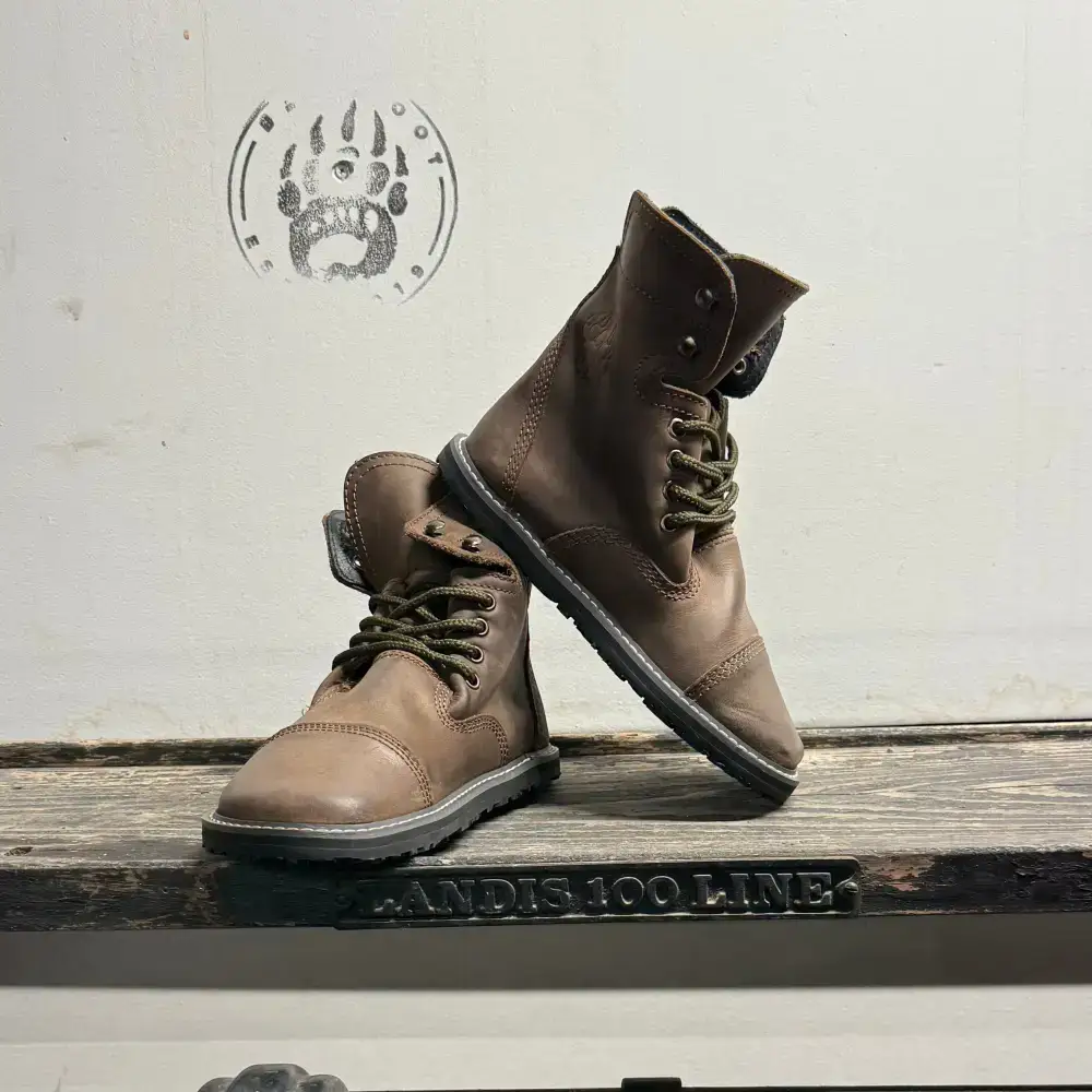 Bearly Used Footwear - Image 33