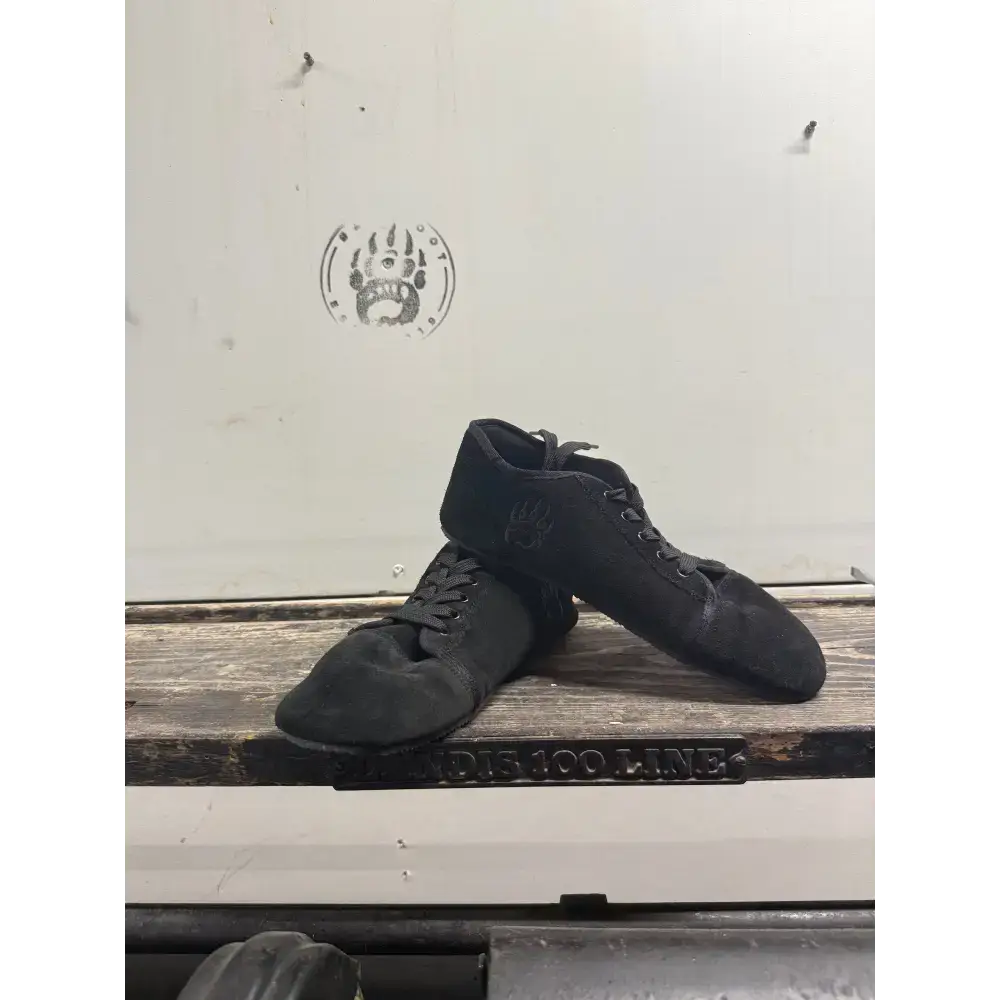 Bearly Used Footwear - Image 63